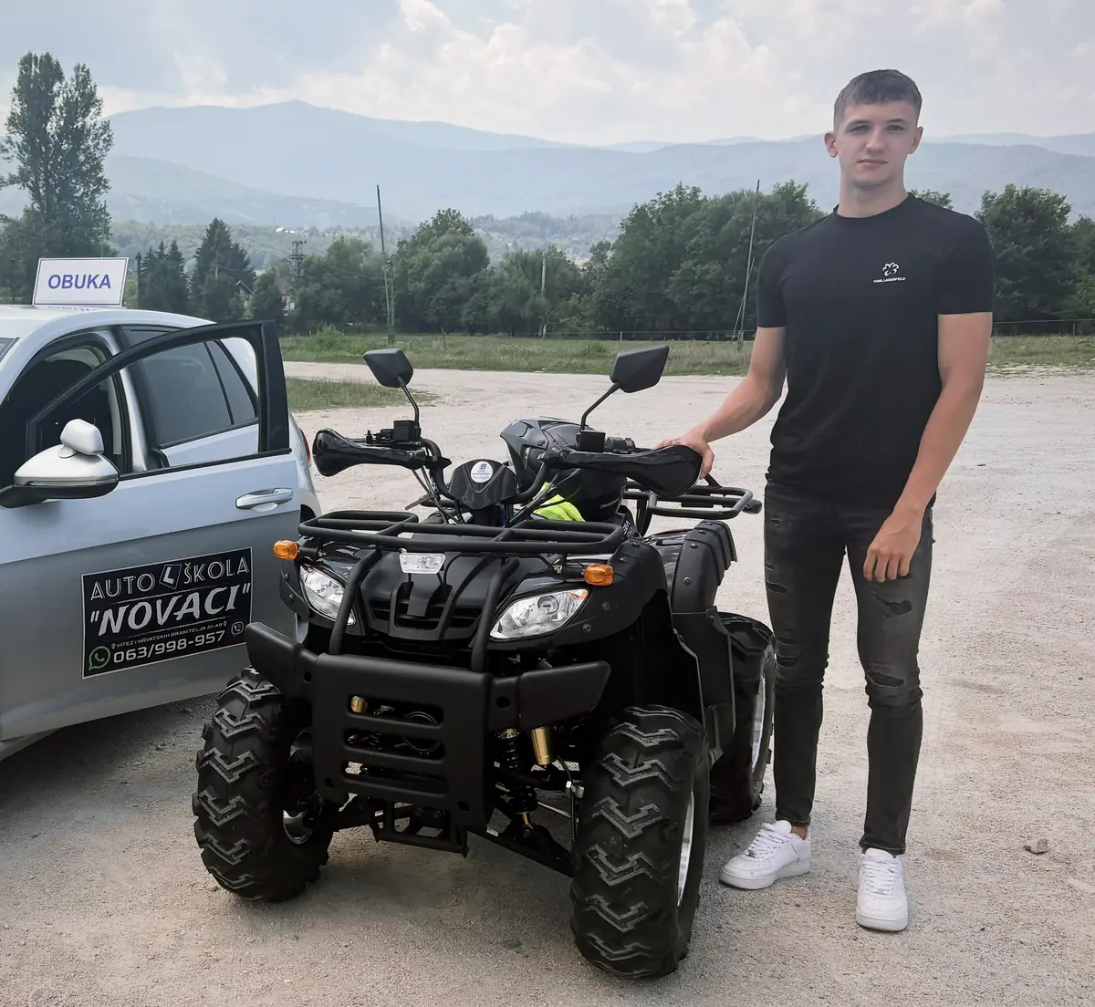 Četverocikl i vozilo Autoškole Novaci